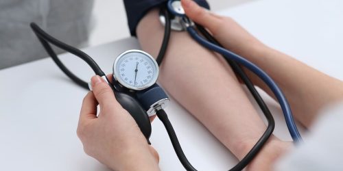 chequeos médicos de hipertensión